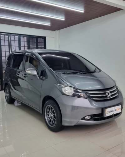 Honda Freed 1.5 E Automatic