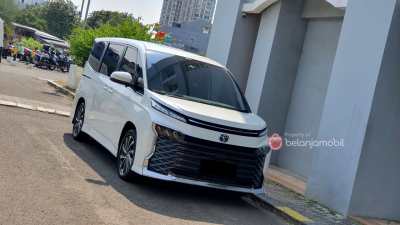 Toyota Voxy 2.0 TSS Automatic