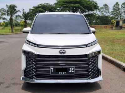 Toyota Voxy 2.0 TSS Automatic