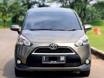 Toyota Sienta 1.5 V Automatic