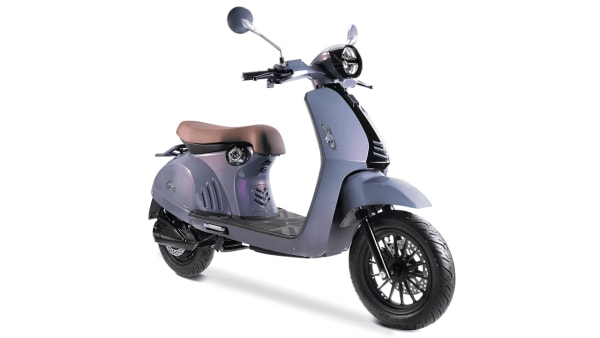 Volta Cyrus, Skuter Listrik Retro Stylish dengan 2 Baterai