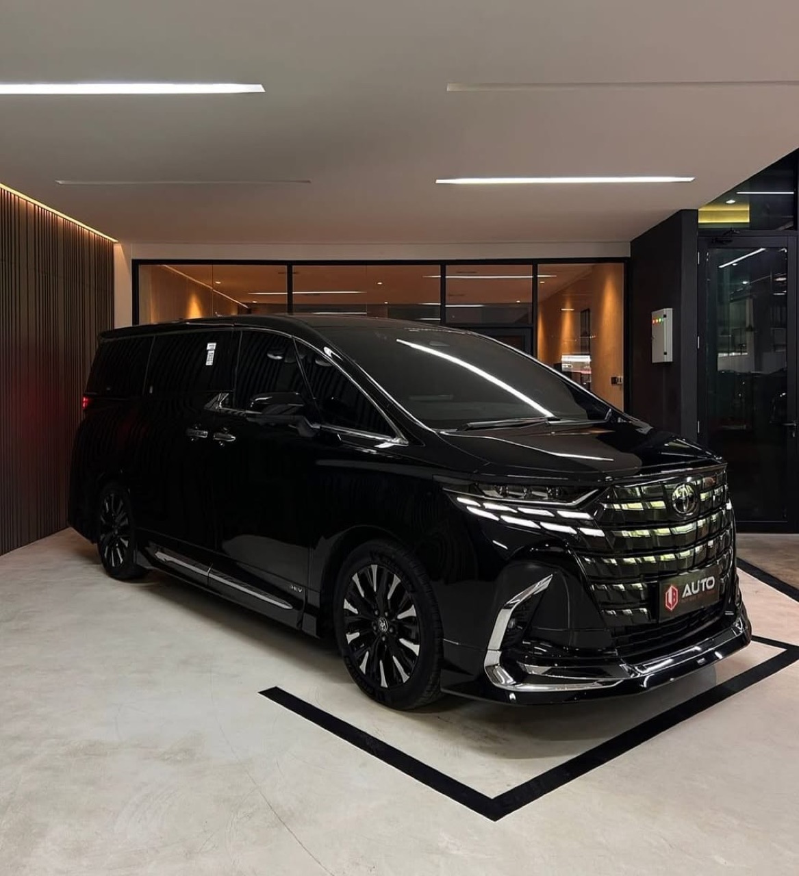 Toyota Alphard 2.5 HEV Modelista