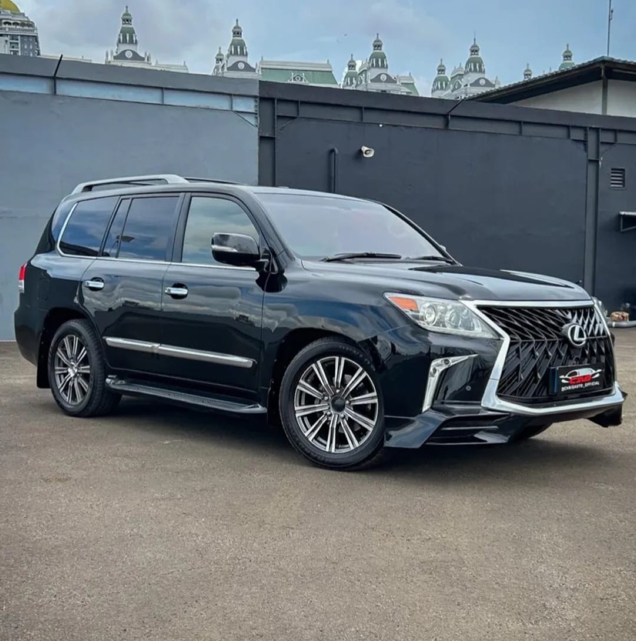 Lexus LX 570 AT