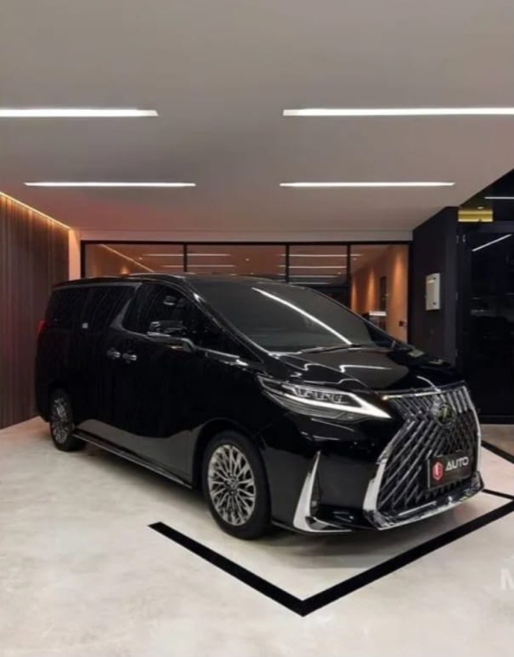 LEXUS LM 350