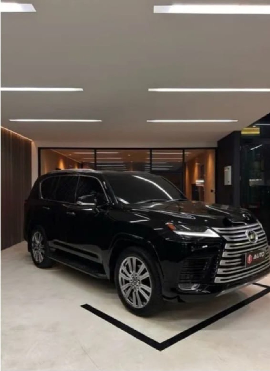 LEXUS LX 600
