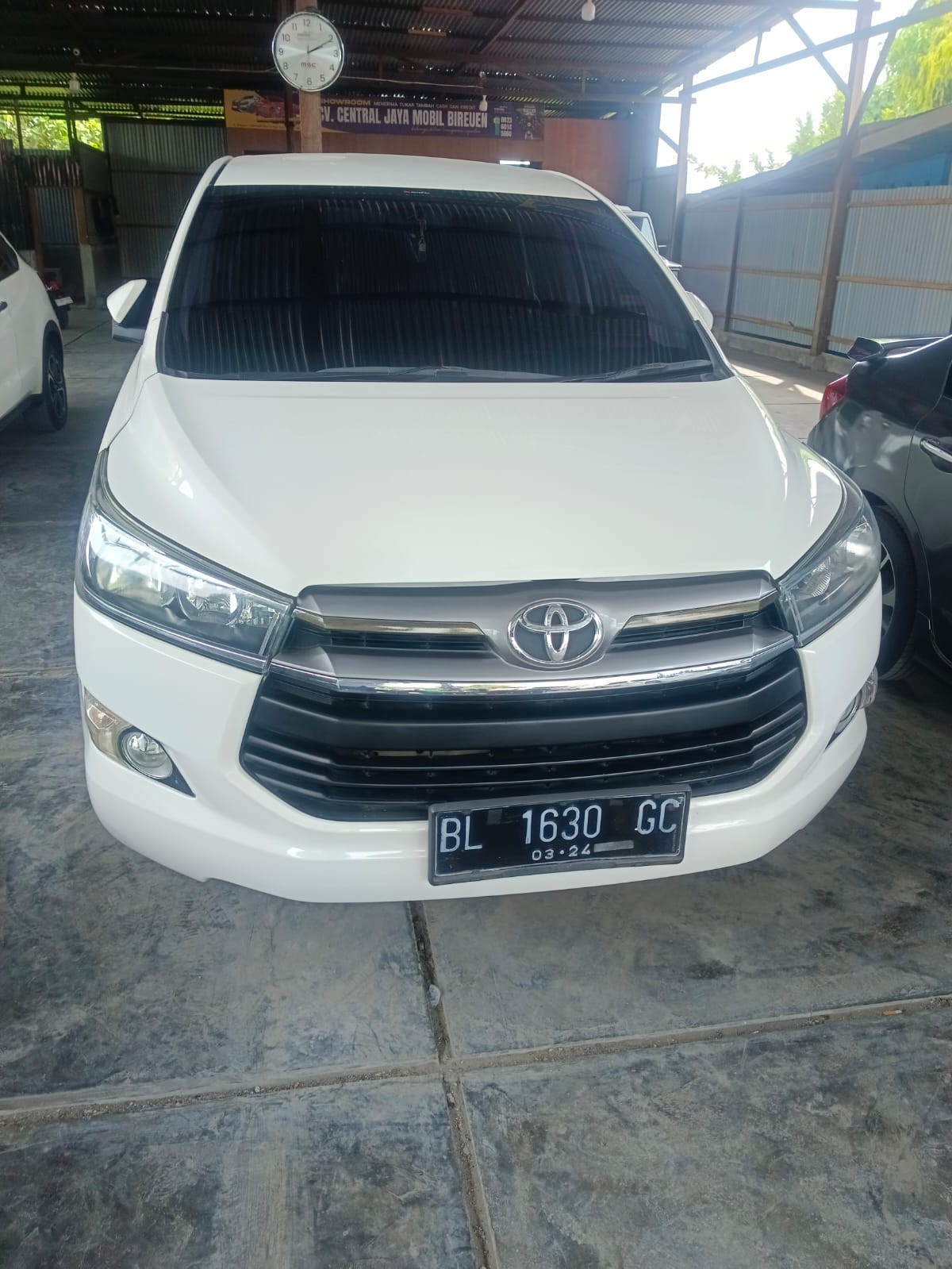 Toyota Innova V Solar