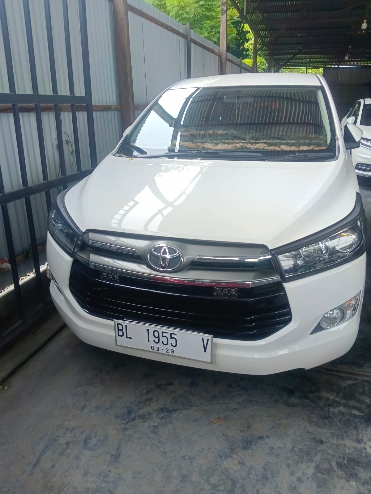 Toyota Innova V AT