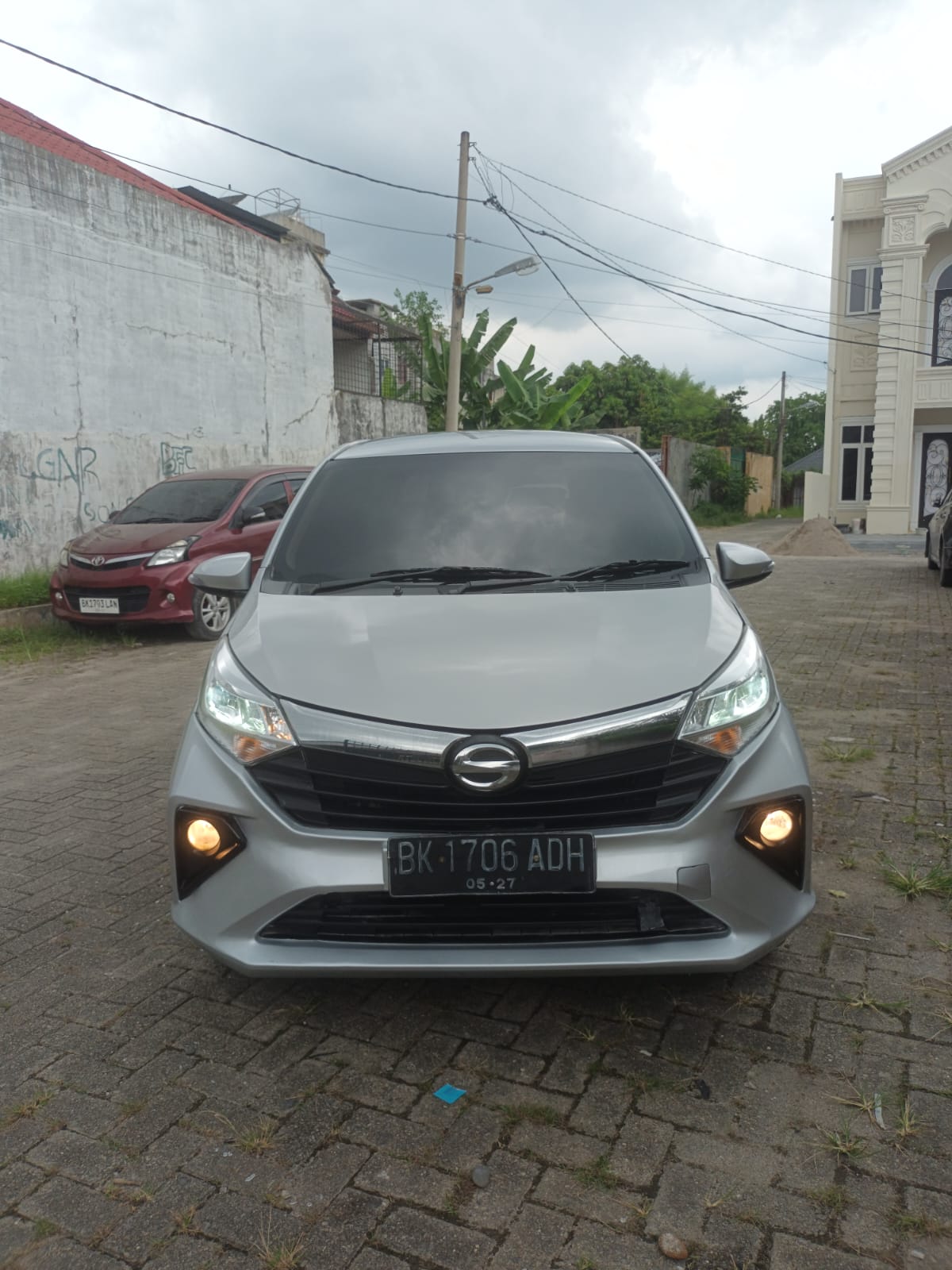 Daihatsu Sigra R MT