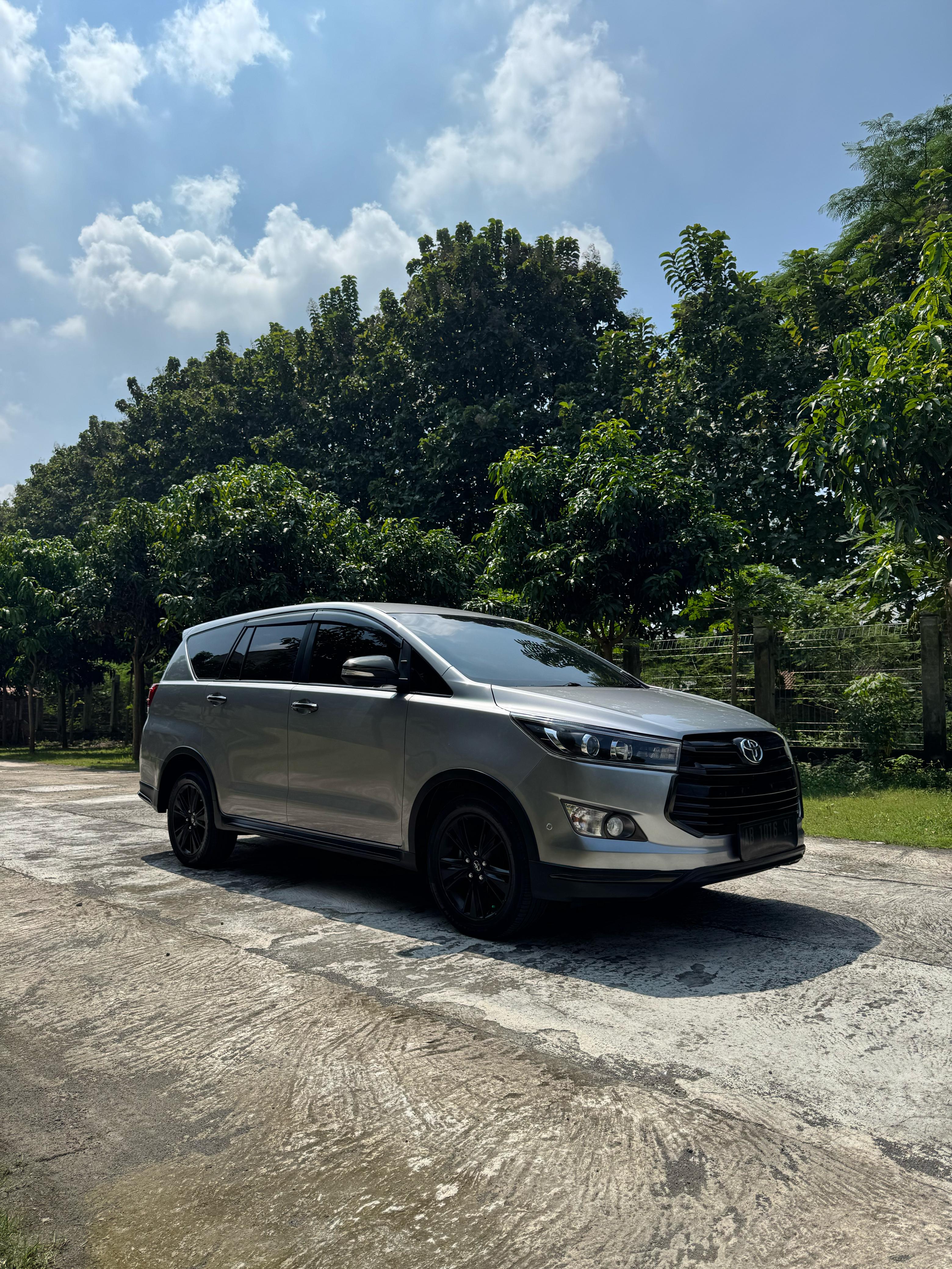 Toyota Innova Venturer 2.4 Diesel