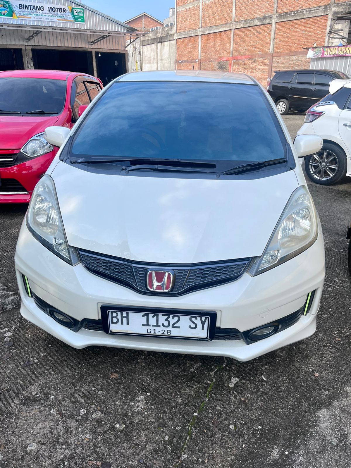 HONDA JAZZ RS 1.5 MT