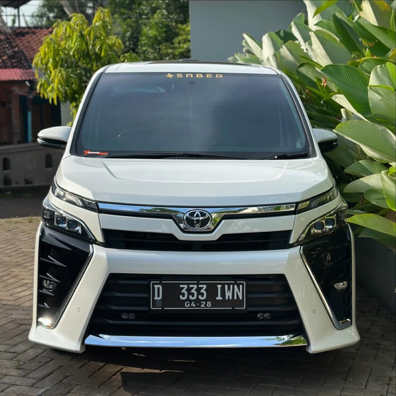Toyota Voxy 2.0 Automatic