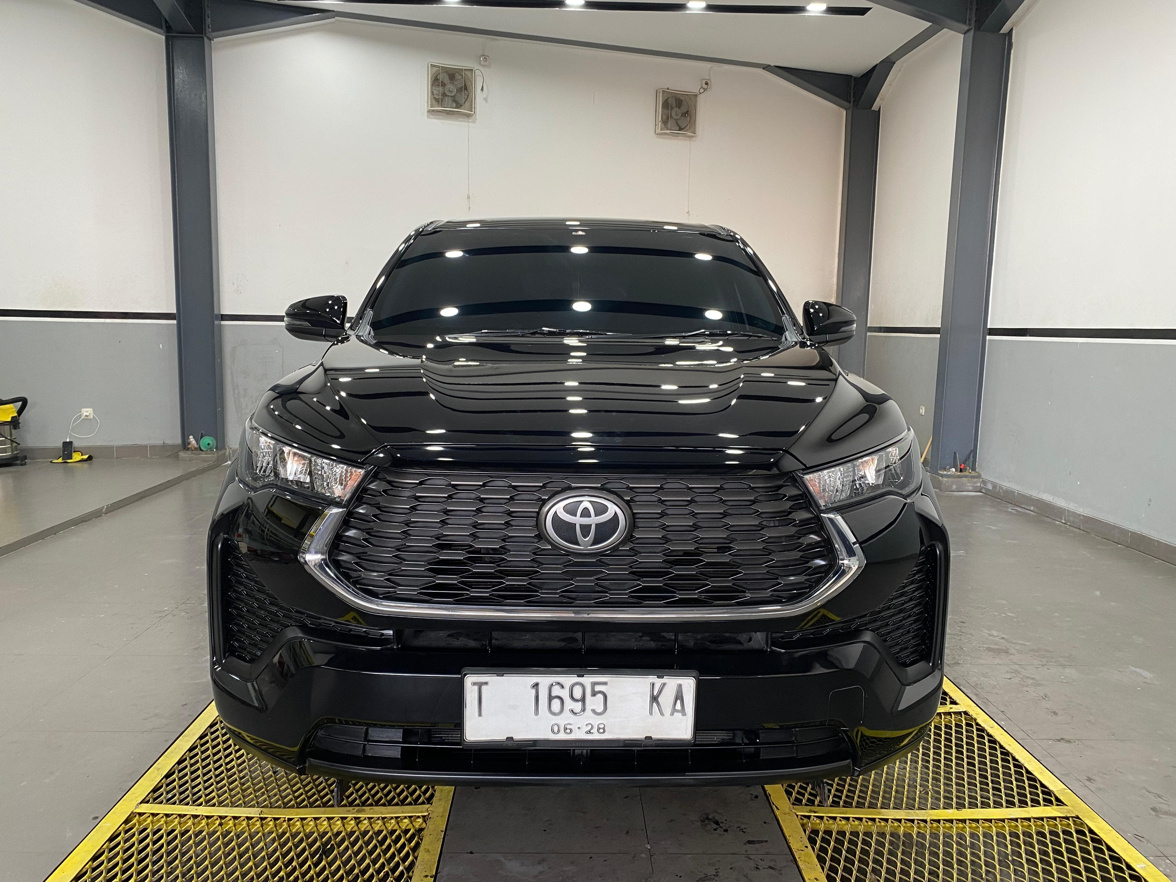 Toyota Innova ZENIQ V 2.0 V AT