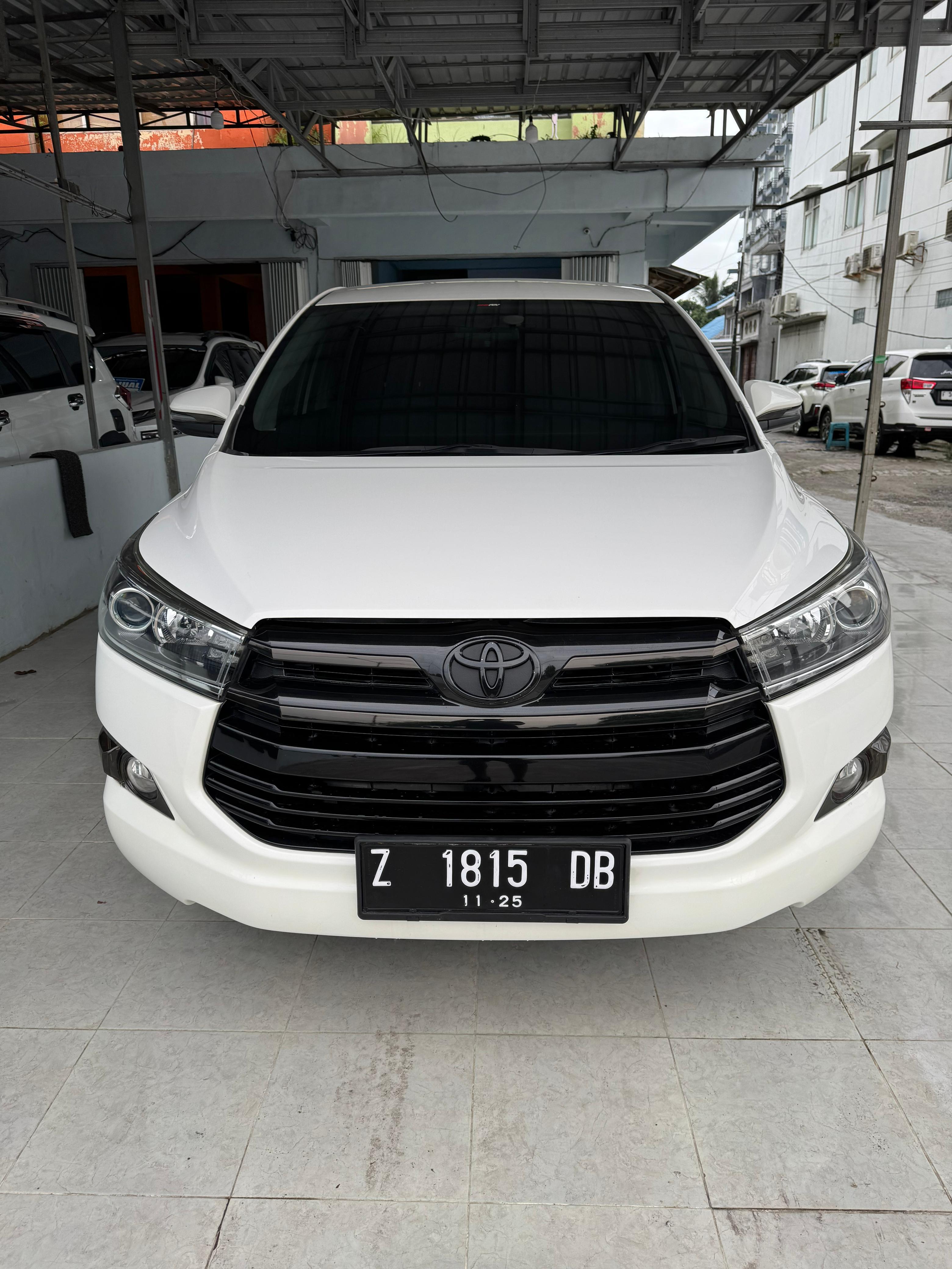 TOYOTA INNOVA 2.0  V AT