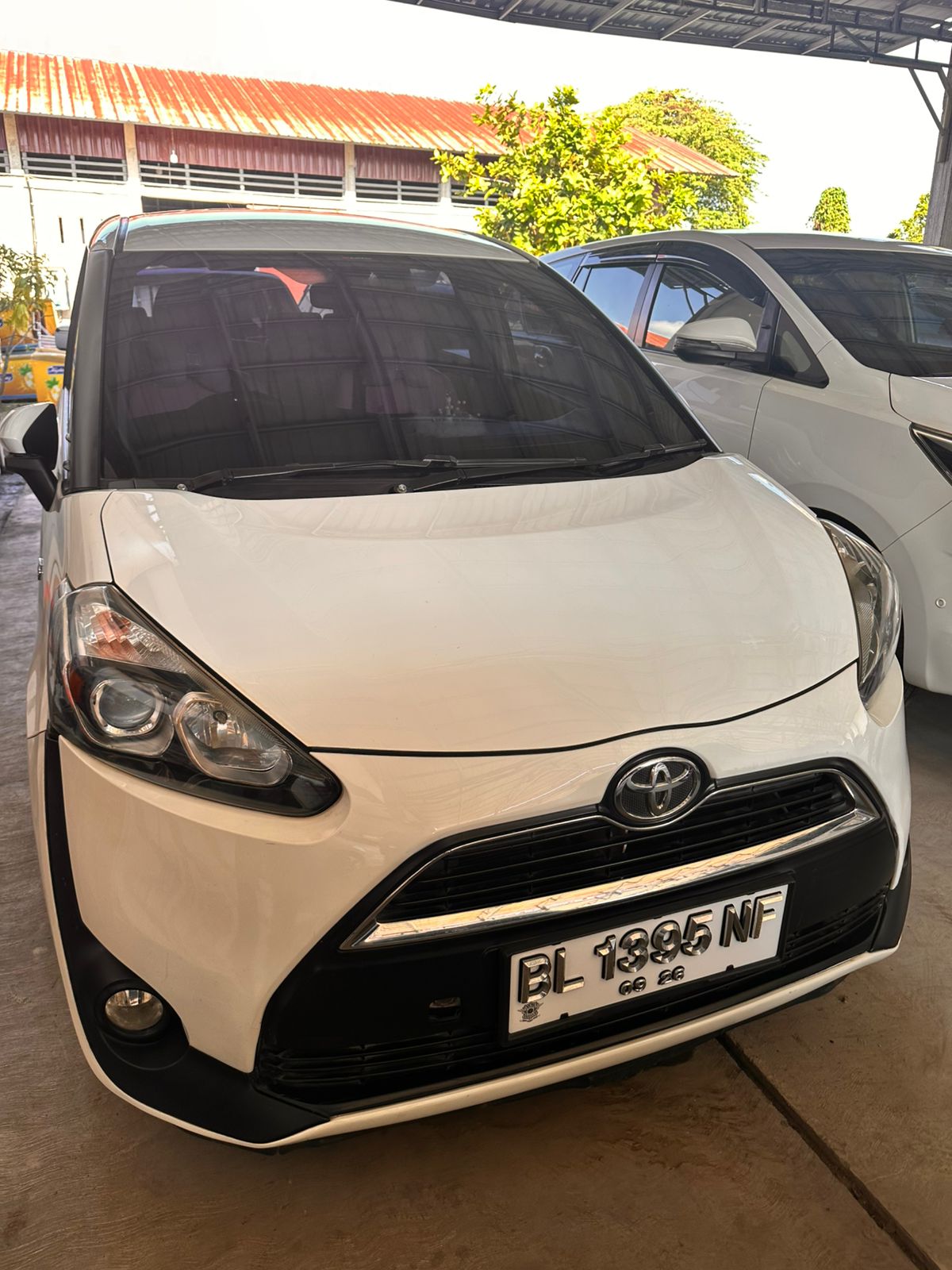 Toyota sienta 1.5 Q AT