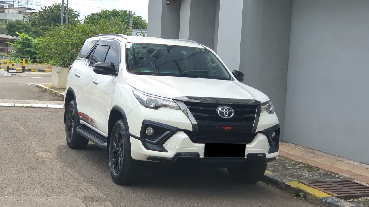 Toyota Fortuner 2.4 VRZ TRD Sportivo Automatic