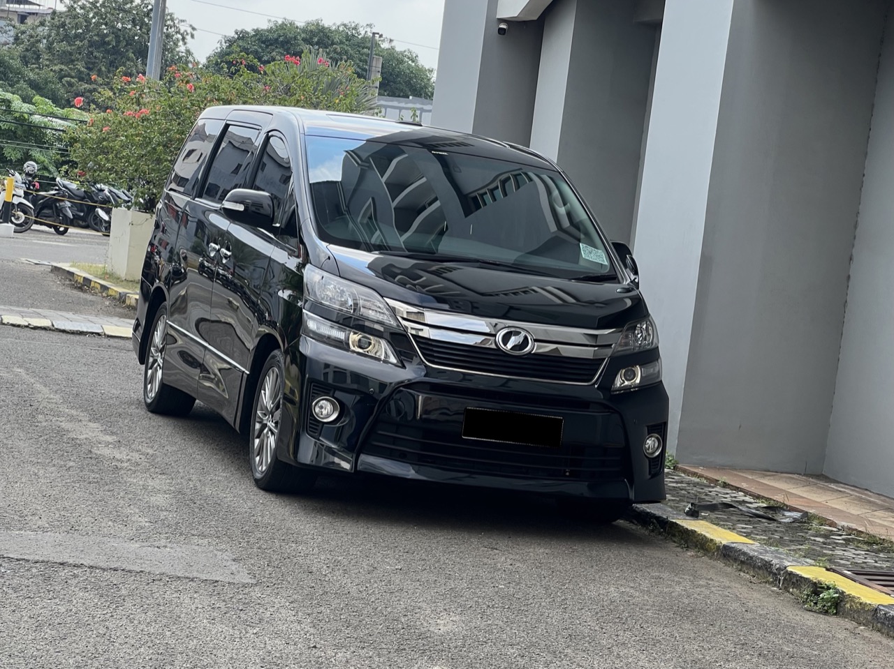 Toyota Vellfire 2.4L Z Golden Eyes CBU Automatic