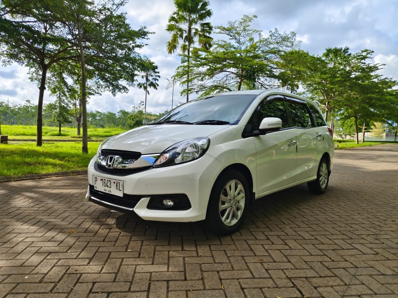 Honda Mobilio 1.5 E Automatic