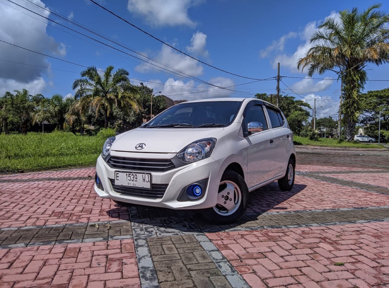 Daihatsu Ayla 1.0 D+ Manual
