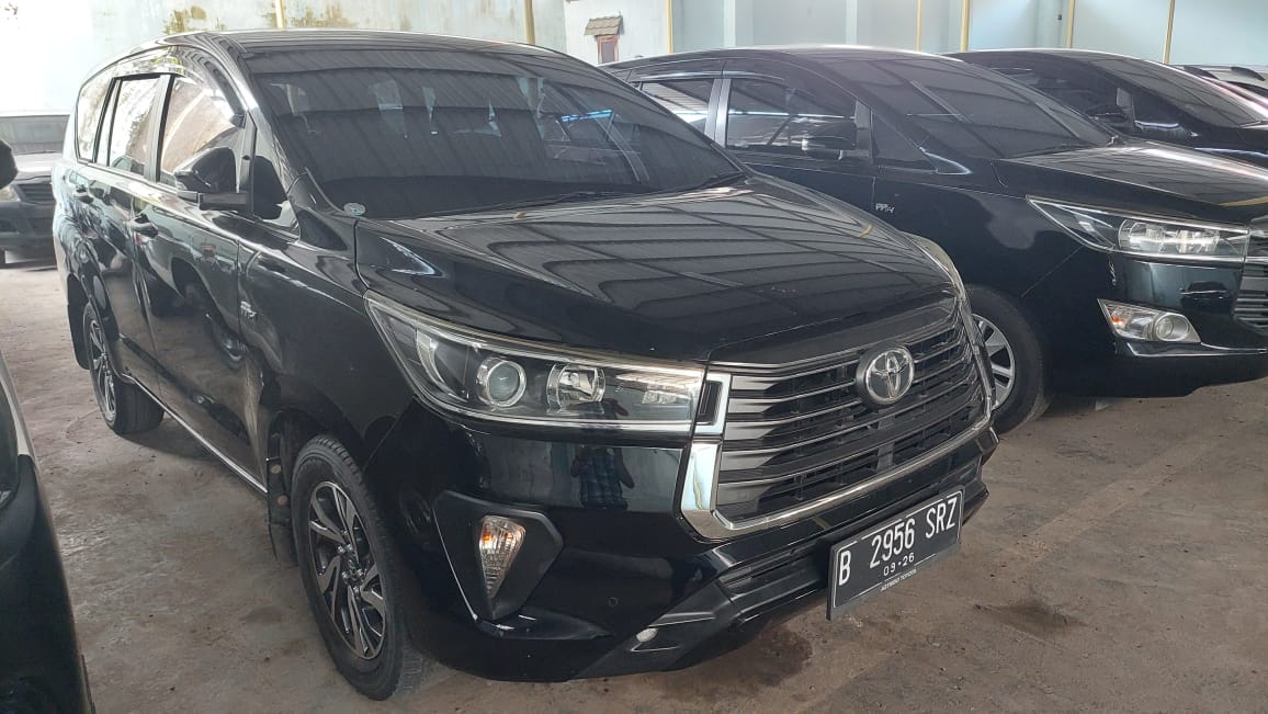 Toyota Innova V AT