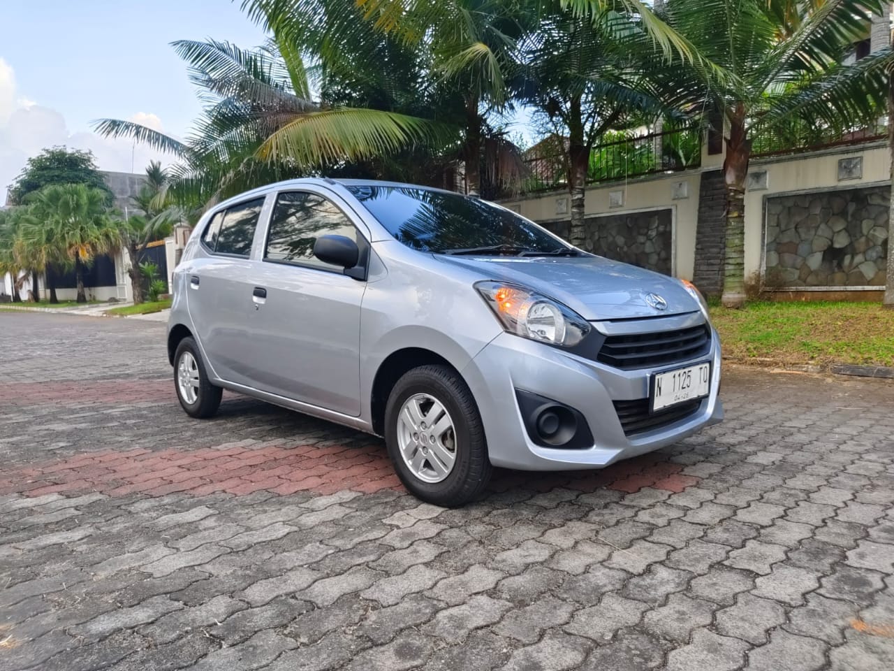 Daihatsu Ayla 1.0 D+ Manual