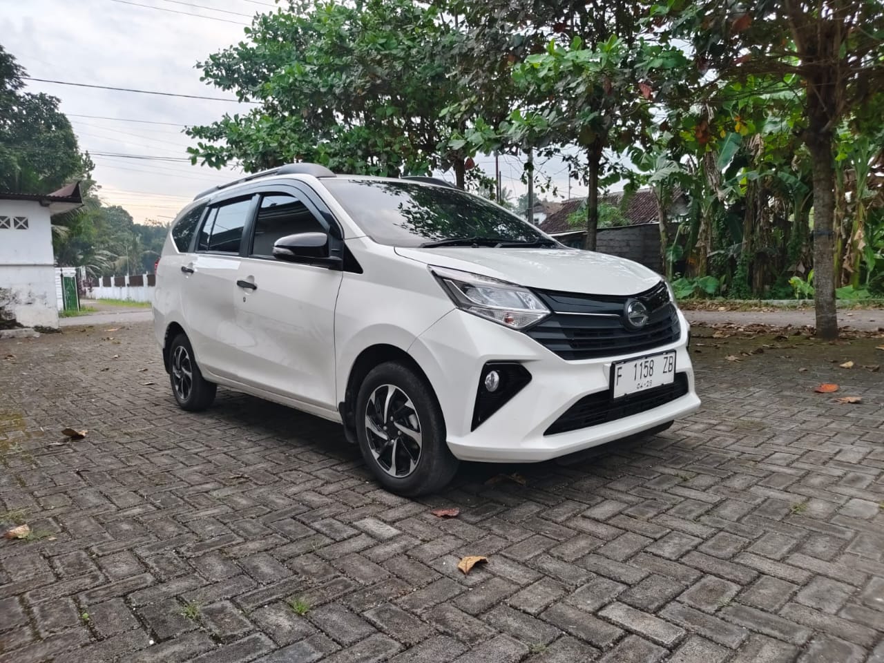Daihatsu Sigra 1.2 R Automatic