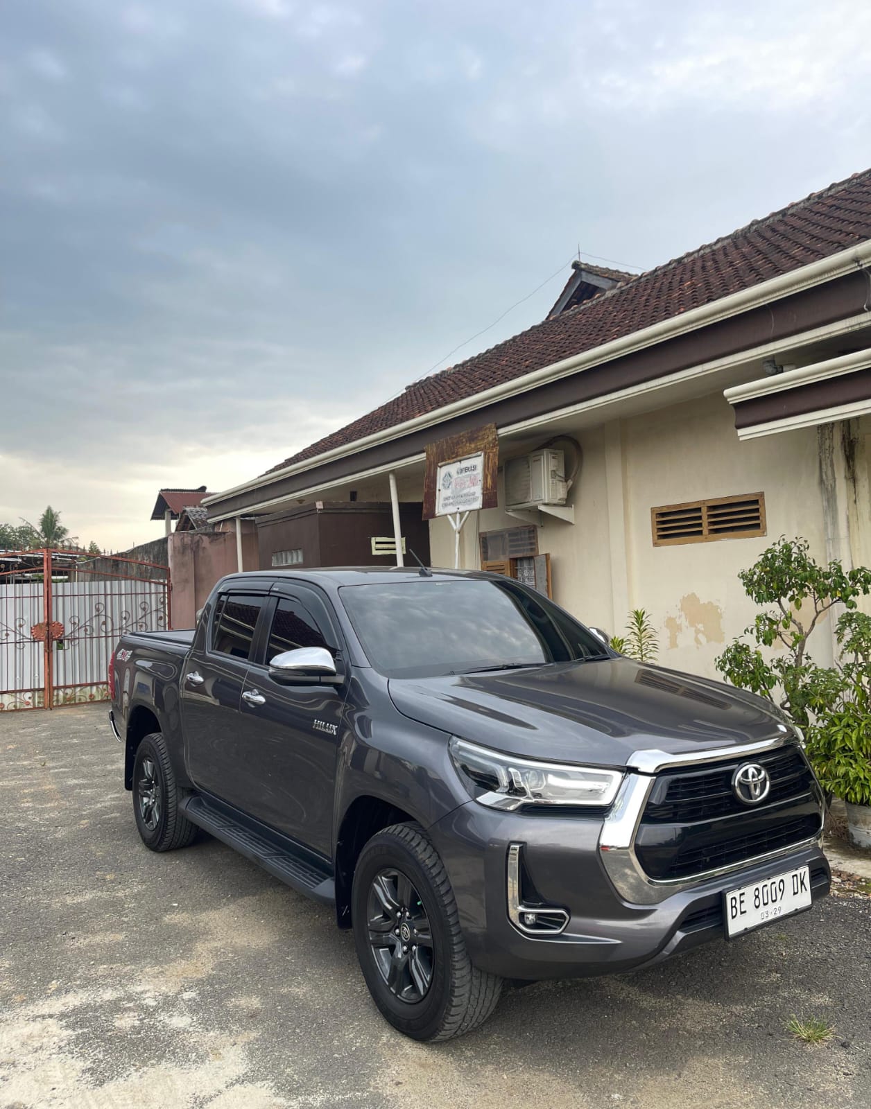 TOYOTA HILUX 2.5 V AT