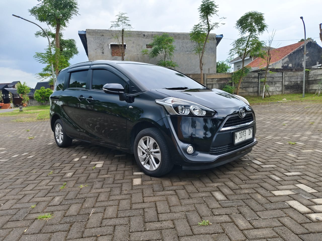 Toyota Sienta 1.5 G Manual