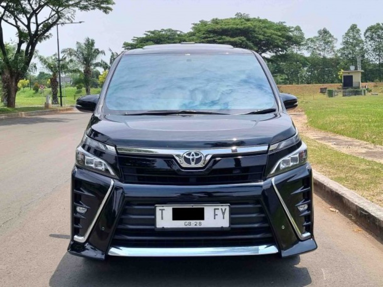 Toyota Voxy 2.0 Automatic