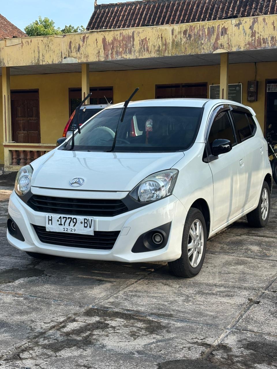Daihatsu Ayla 1.0 M MT