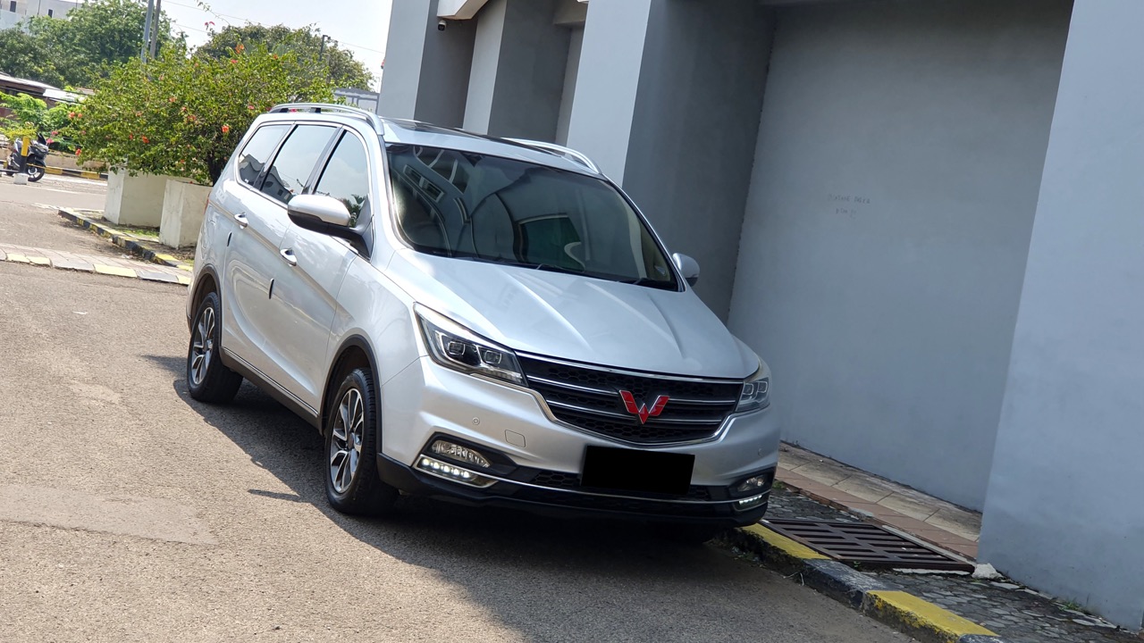 Wuling Cortez 1.8L Lux+ AMT Automatic