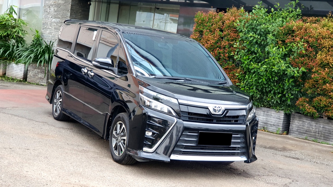 Toyota Voxy 2.0 Automatic