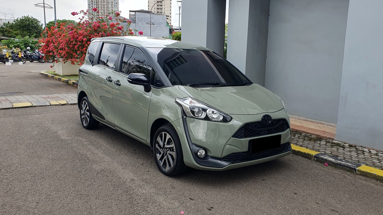 Toyota Sienta 1.5 V Automatic