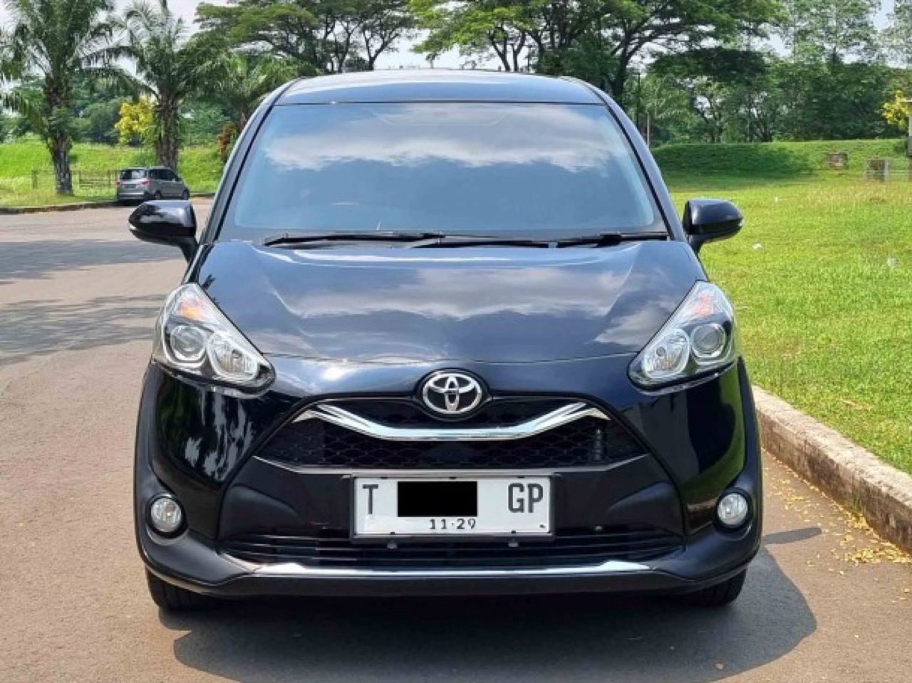 Toyota Sienta 1.5 G Manual