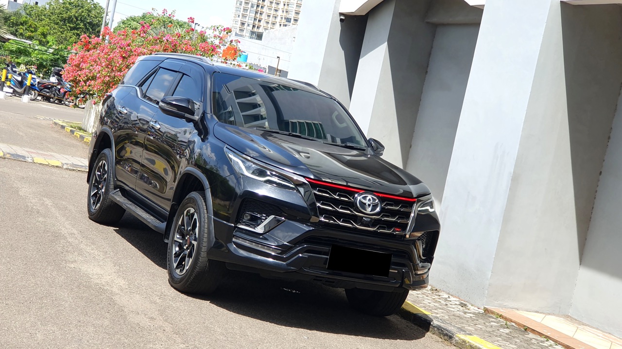 Toyota Fortuner 2.4 VRZ TRD Sportivo Automatic