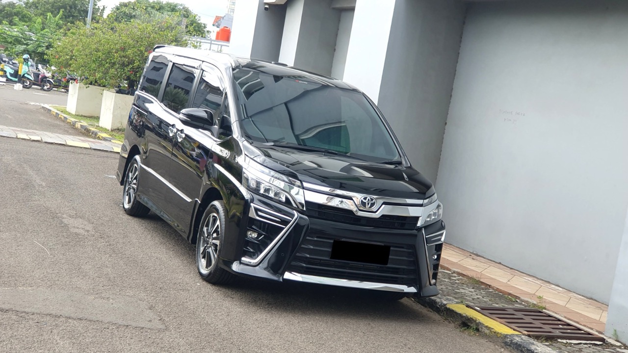 Toyota Voxy 2.0 Automatic