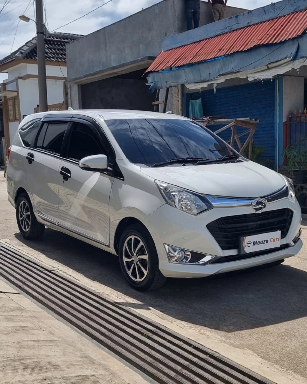 Daihatsu Sigra 1.2 R Automatic