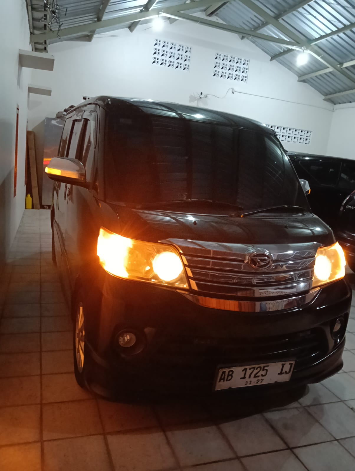 DAIHATSU LUXIO 1.5 X AT