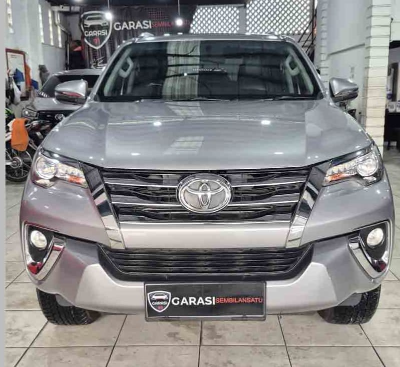 Toyota Fortuner 2.4 VRZ AT