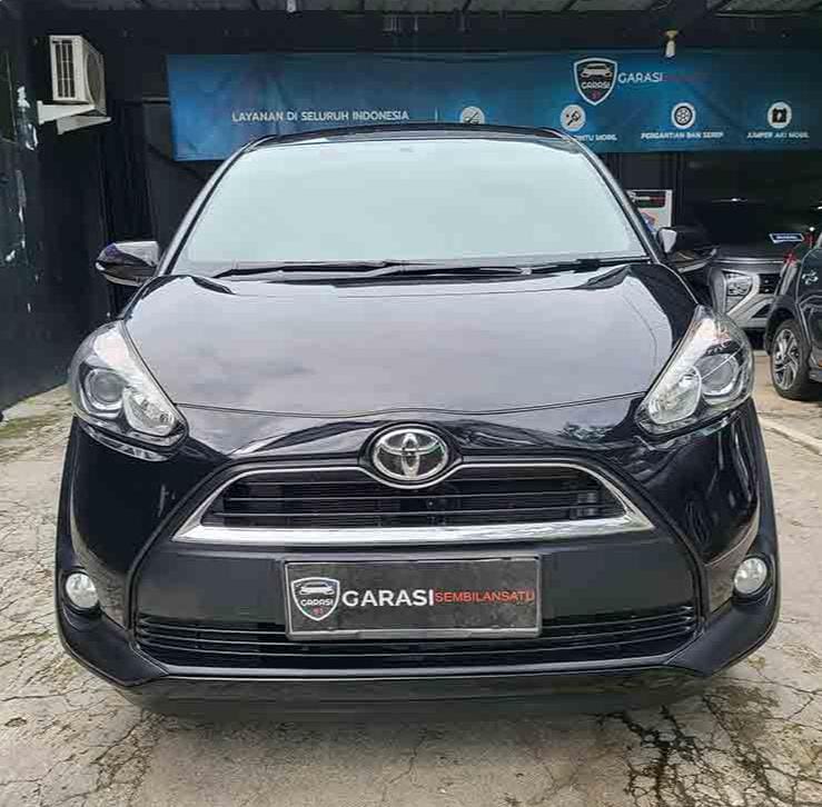 Toyota Sienta 1.5 V AT