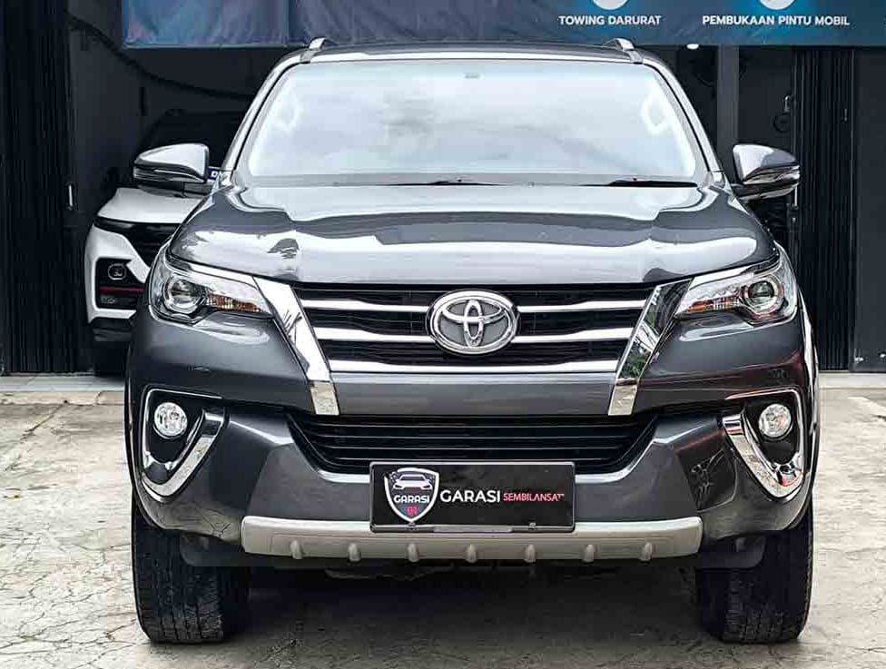 Toyota Fortuner 2.4 VRZ AT