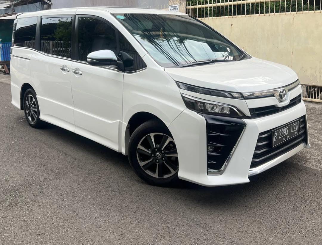 Toyota Voxy 2.0 AT