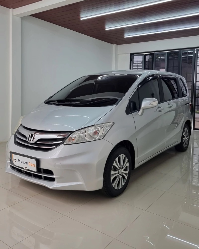 Honda Freed 1.5 SD Automatic