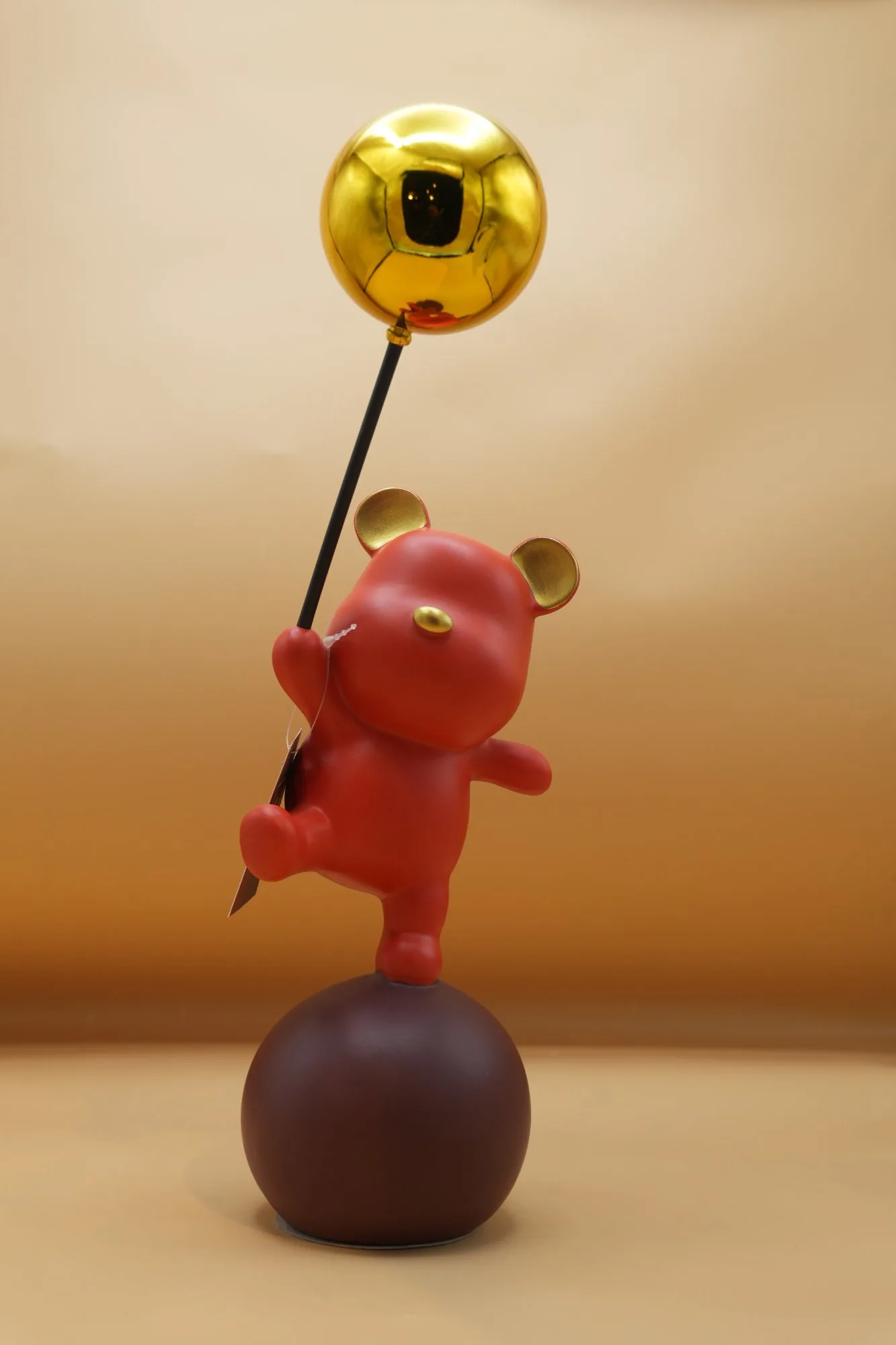 Playful  Bear Balloon Sculpture