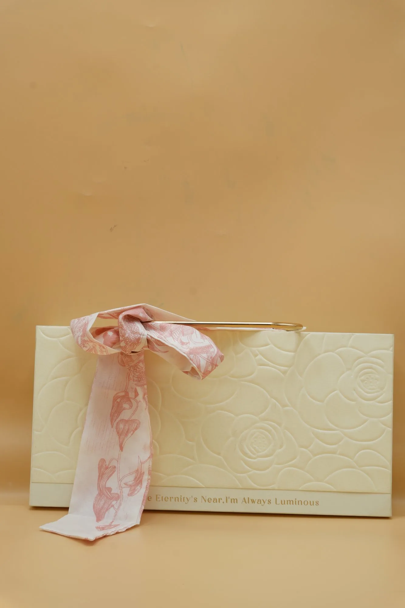 Elegant Floral Scarf Handle Gift Box