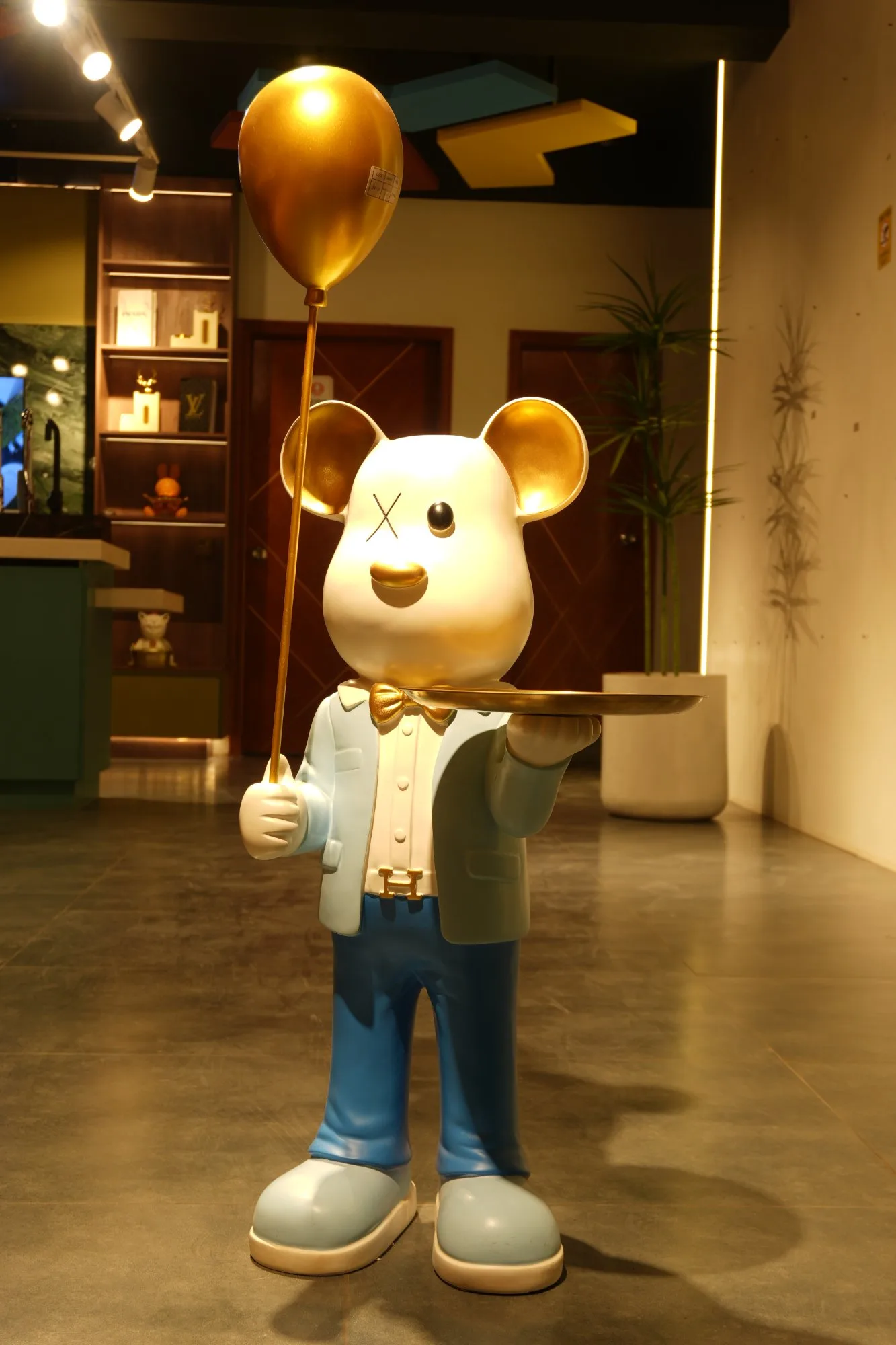 Golden Balloon Bear Serving Sculpture
