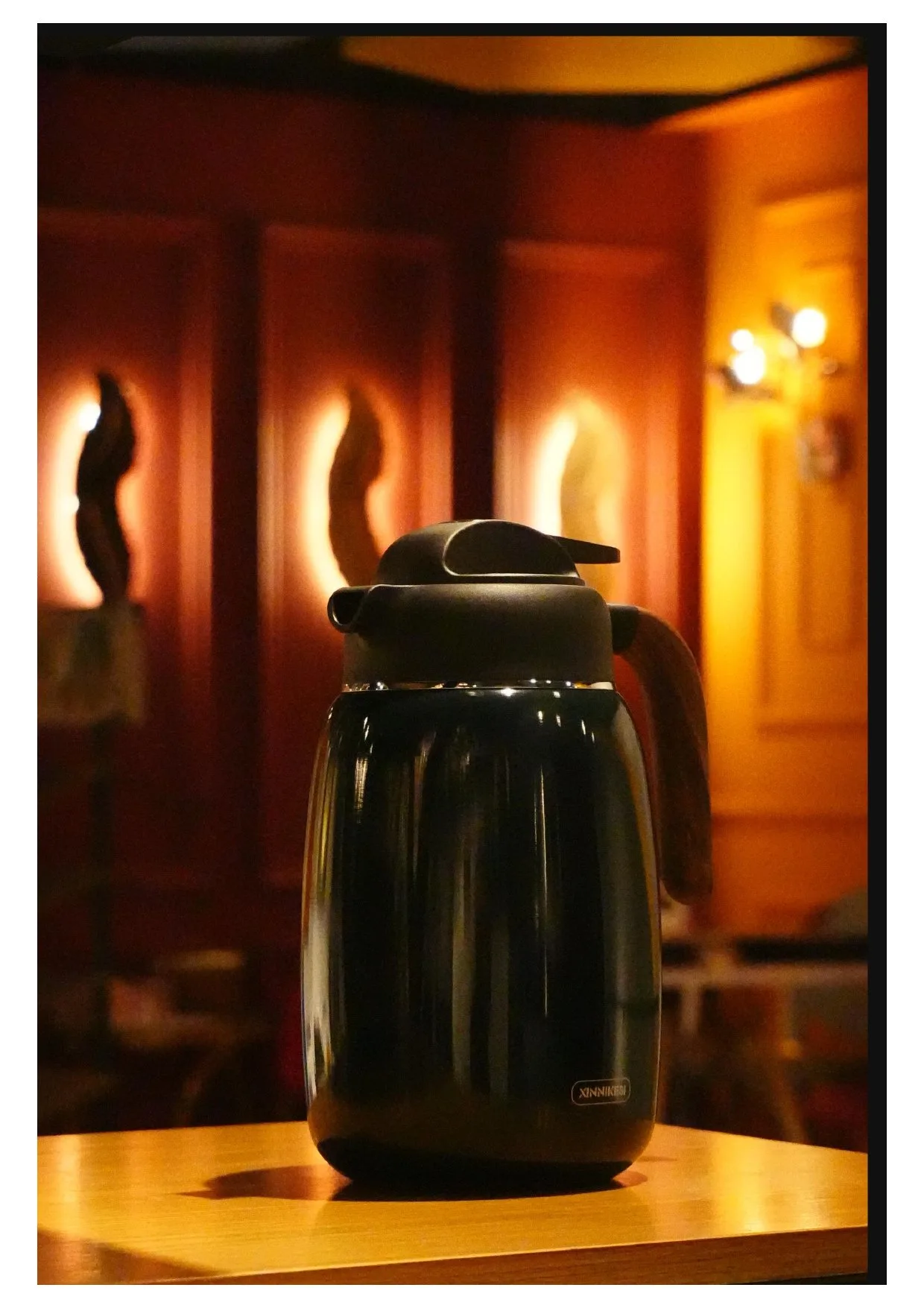 Premium Insulated Tea & Coffee Flask – Wooden Handle 1.6L