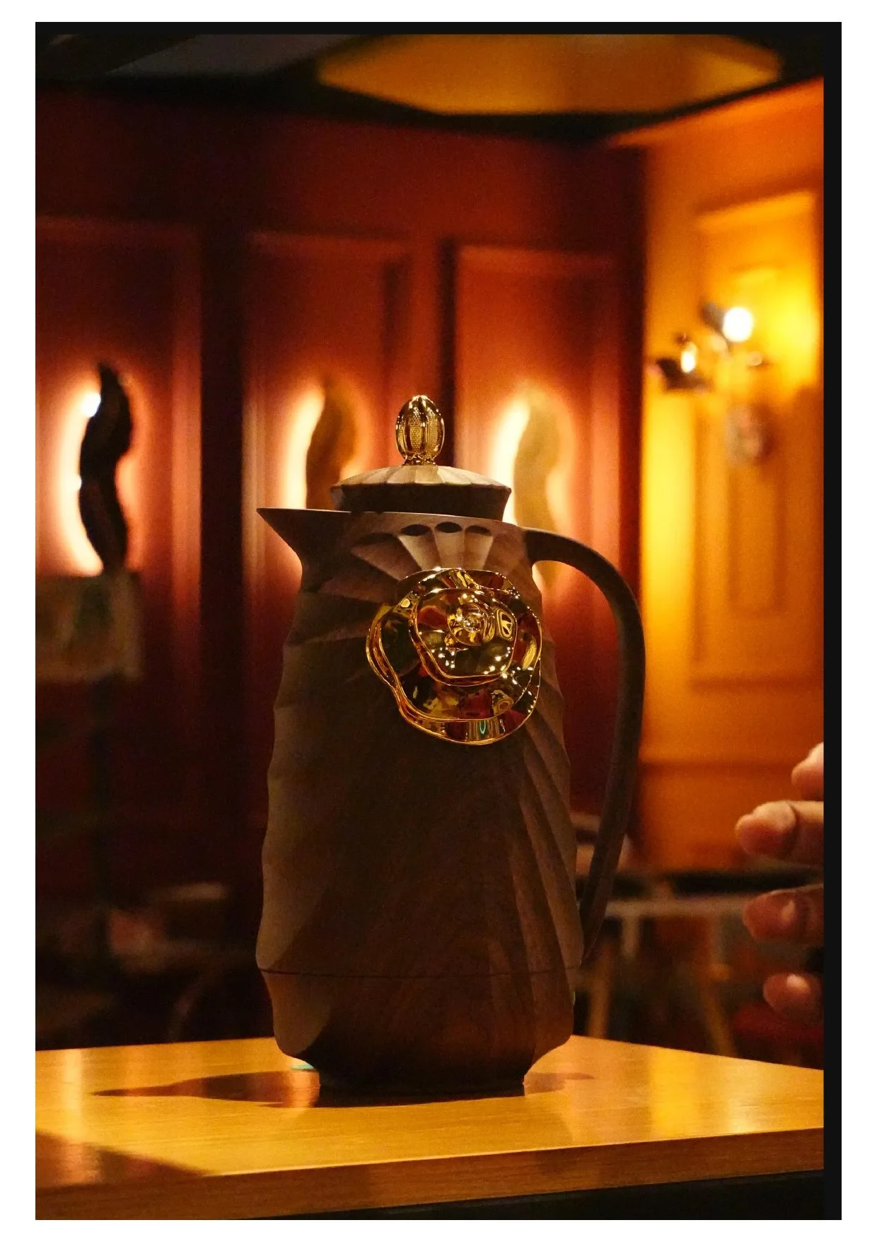 Premium Wooden-Style Insulated Tea & Coffee Flask