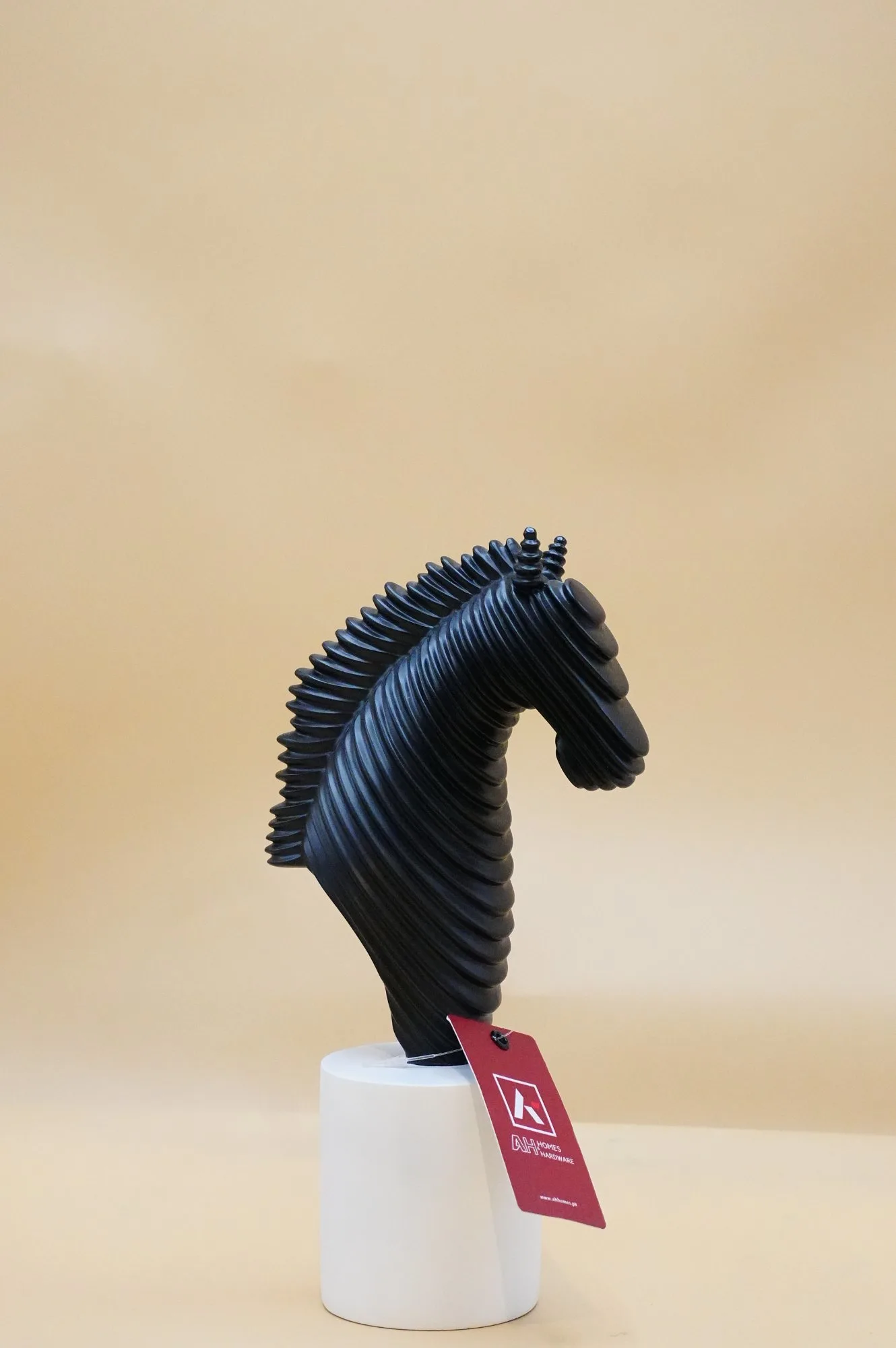 Ribbed Horse Head Decorative Showpiece