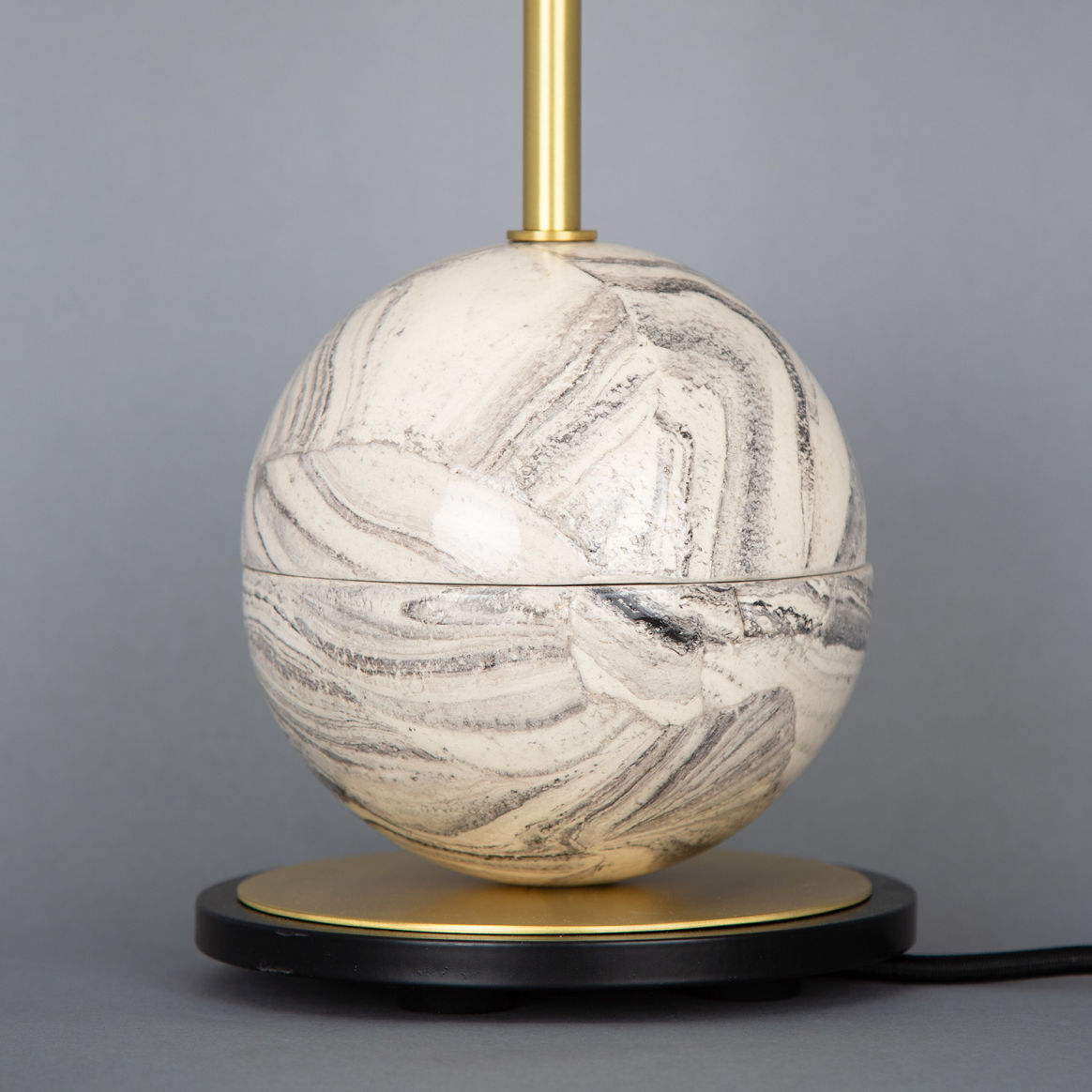Table lamp outlet round ball