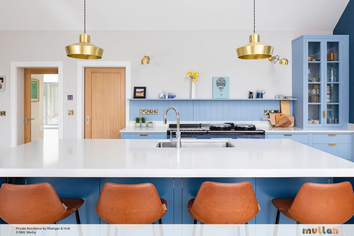 BRASS PENDANT LIGHTS IN THE KITCHEN